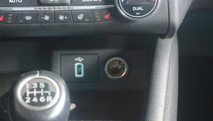FORD FOCUS 1.0 TITANIUM23
